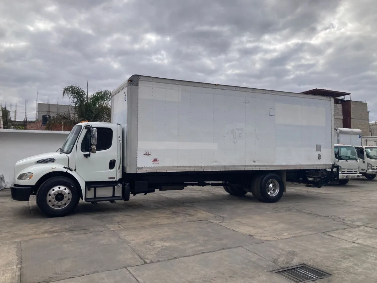 Freightliner M2 Con Caja Seca Y Rampa Hidráulica 2012